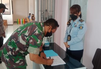 Pelda Yahya Listiyawan, saat Penandatanganan Nota Kesepahaman LP Perempuan Kelas II A, Kota Palangka Raya