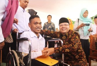 Gubernur Bengkulu mengusulkan agar tenaga honorer langsung diangkat menjadi PNS