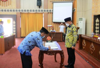 Gubernur Rohidin pada acara Penandatanganan Perjanjian Kinerja Eselon II 