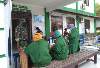 Pelaksanaan vaksinasi boster di Puskesmas Bukit Hindu Jl. Kinibalu Nomor 69 Kecamatan Jekan Raya, Kota Palangka Raya
