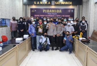 Foto bersama Kapolres Tulungagung usai acara Ngopi Bareng Media