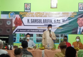 Anggota DPRD Jatim Dapil Surabaya, Samsul Arifin, saat menggelar reses I tahun 2022 di Kelurahan Sawunggaling Kecamatan Wonokromo