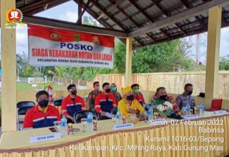 Babinsa Koramil 1016-03/Sepang, saat mengikuti Vicon dengan Kapolda Kalteng