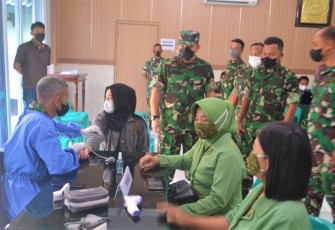 Anggota Kodim 0715/Kendal saat melaksanakan vaksinasi Booster 