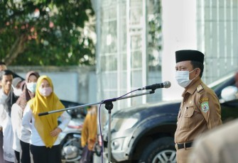 Sekretaris Daerah Provinsi Bengkulu, Hamka Sabri, saat memimpin apel pagi
