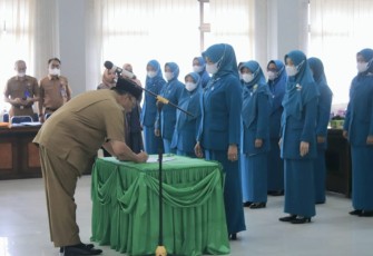 Pengukuhan TP-PKK Kecamatan/Kabupaten Pasaman masa bhakti 2021-2024 dan Sertijab Tujuh Camat, di Hall Lt 3 Kantor Bupati Pasaman
