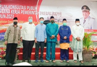 Foto bersama usai acara Forum Konsultasi Publik Rencana Kerja Pemerintah Daerah (RKPD) Tahun 2023