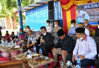Gubernur Ansar, bersilaturahmi dan ramah tamah bersama masyarakat Kecamatan Kundur Barat di Cafe Seafood Laut Jaya Pantai Mukalimus