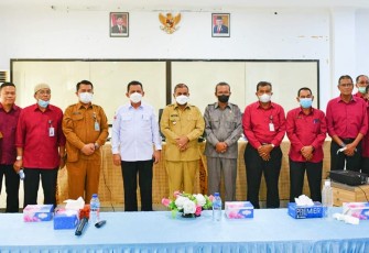 Foto bersama Gubernur Ansar, usai Rapat bersama BP Kawasan Karimun di BP Kawasan Karimun, Senin (14/2/2022)