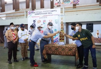 Gubernur Bengkulu, Rohidin Mersyah, saat membuka turnamen futsal