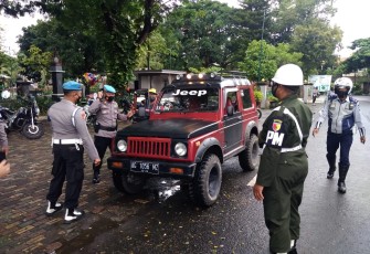 Operasi penertiban strobo dan sirine pada kendaraan pribadi, di Jl. RA.Kartini Tulungagung