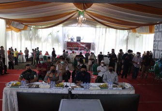 Forkopimda Tulungagung, saat mengikuti peninjauan vaksinasi serentak se-Indonesia, bersama Presiden RI, via Zoom Meeting