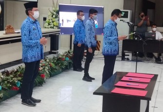 Pelantikan Tujuh Pejabat Pemkot Bitung, oleh Wakil Wali Kota, Hengky Honandar