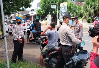 patroli bermotor protokol kesehatan masyarakat (Pamor Keris), Oleh Polsek Kalidawir