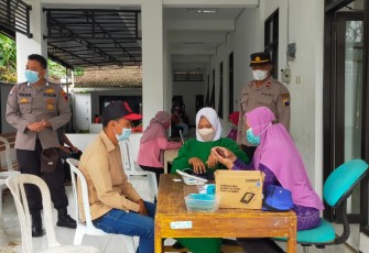 Polsek Sukorejo, Kendal, saat monitoring pelaksanaan vaksinasi di Puskesmas Sukorejo