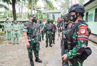 Kunjungan Pangdam XVII/Cenderawasih  di Pos Satgas Yonif 711/Rks