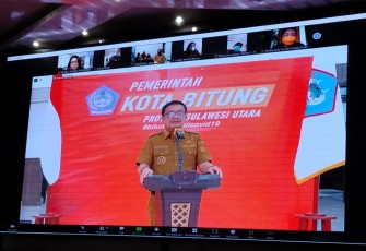 Wali Kota Bitung Maurits Mantiri, saat memimpin Apel kerja secara virtual