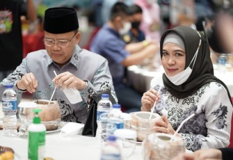Gubernur Bengkulu, Rohidin Mersyah didampingi istri tercinta, saat membuka acara Pasar Wisata Bengkulu Tahun 2022, di Beencolen Mall, Kota Bengkulu