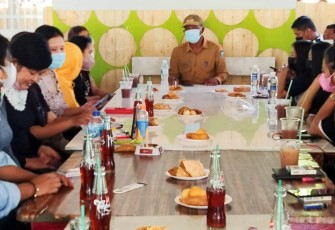 Pemdes dan Bhabinkamtibmas, menggelar sosialisasi pemahaman pentingnya Vaksinasi Covid-19