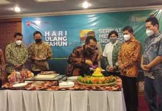 Potong tumpeng HUT ke-5 SMSI
