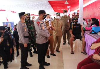 Kapolda Kalteng Tinjau Vaksinasi Massal