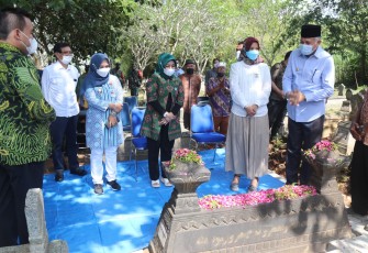 Gubernur Aceh, Nova Iriansyah dan Bupati Blora, ziarah  di makam pahlawan perempuan asal Aceh, di Blora