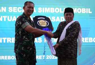 Danrem 063/SGJ Serahkan Bantuan Mobil Dari Kasad Ke Ponpes Khas Kempek Kab Cirebon