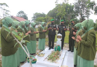 Ziarah di TMP Dalam Rangka HUT Ke 48 Korem 102/Panju Panjung