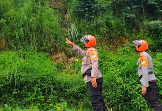 Tebing Rawan Longsor, Team SAR Sat Brimob Polda Jabar Gencarkan Patroli