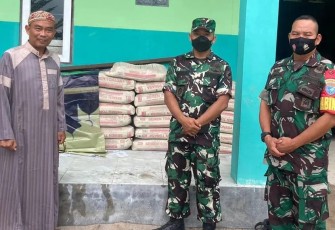 Bantuan Semen Kodim 1015/Sampit, Wujud Kepedulian TNI Dengan Rakyat