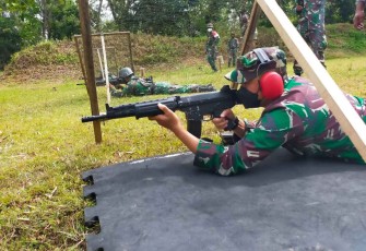 Dandim 0801/Pacitan Pimpin Latihan Menembak