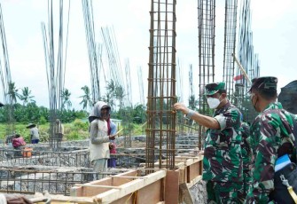 Pangdivif 2 Kostrad Tinjau Lokasi Pembangunan Yonif R 515/MK dan Sambangi ke Yonif R 514/SY Kostrad