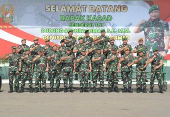 Kasdam III/Slw Dampingi Kasad Tinjau Pusdik Jajaran Kodiklatad 