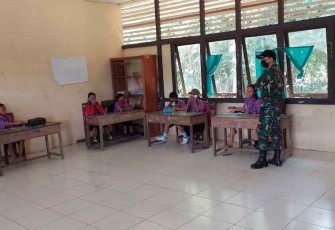 Cerdaskan Anak Bangsa, Satgas Perbatasan Gadik di SDN 01 Sungai Antu