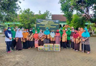 HUT Ke-76 Persit, Ketua Persit KCK Cab XV Dim 0801 Pacitan Gelar Anjangsana dan Baksos