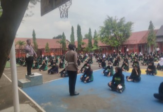 Sosialisasi Etika Berlalu Lintas Di SMKN 1 Palasah