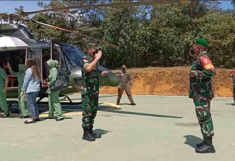 Pangkogasgabpam Wiltas darat Dam XII/TPR Kunjungi Satgas Yonif 144/JY di Pos Kotis Perbatasan