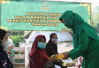 HUT Persit Ke-76, Persit KCK Cabang XXII Kodim 0808/Blitar Gelar Baksos Warga Kurang Mampu