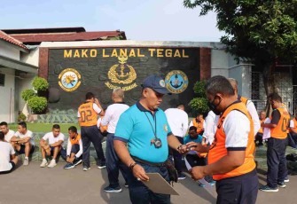 Dukungan Semangat Prajurit TNI AL Tegal Saat Tes Garjas
