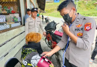 Pengobatan Gratis dan Sambangi Tokoh Agama di Wandoga Sugapa