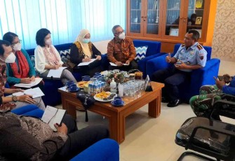 Danlanud Hang Nadim Letkol Pnb Iwan Setiawan Menerima Kunjungan Tim Puslit Sekjen DPR-RI