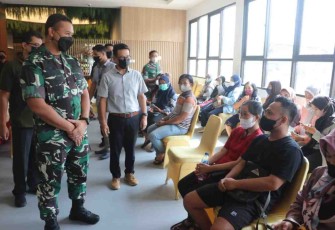 Dandim Tulungagung Tinjau Serbuan Vaksinasi di Lojikka Hotel 