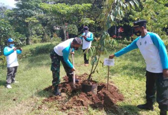 Peringati Hari Air Sedunia, Danramil 0806/05 Kampak Hadiri Penanaman Pohon 