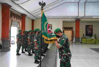 Resmi, Letkol Inf Hari Sandhi Chrishandoko, Jabat Kasiter Kasrem 163/Wira Satya