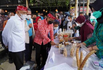MenKopUKM Ajak Perajin Tempe Kreatif Manfaatkan Kacang Koro Sebagai Bahan Baku
