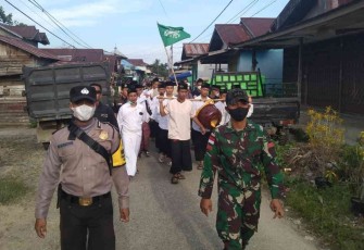 Sambut Ramadhan, Satgas Pamtas Mekanis 643/Wns Bersama Polri Dampingi Pawai Ta’aruf 