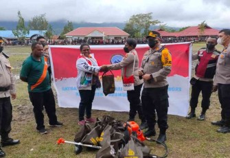 Spei Yan Bidana Dukung Satgas Bimas Noken Operasi Damai Cartenz-2022 Tingkatkan Kesejahteraan Masyarakat .