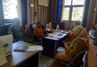 Pererat Kerjasama Cegah Covid 19, Babinsa Koramil 04/Sangasanga Sambangi Kantor Lurah Sarijaya