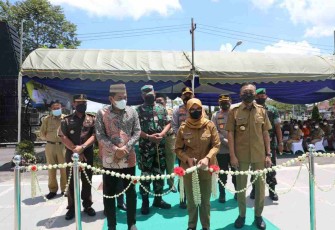 Dandim 0808/Blitar Dampingi Bupati Blitar Buka Bazar Ramadhan