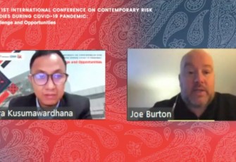Dr. Joe Burton, Associate Lecturer at the School of International Relation, University of St Andrews, memaparkan materi terkait Cyber Security dalam  International Conference On Contemporary Risk Studies (ICONICS-RS)  di Universitas Pertamina 